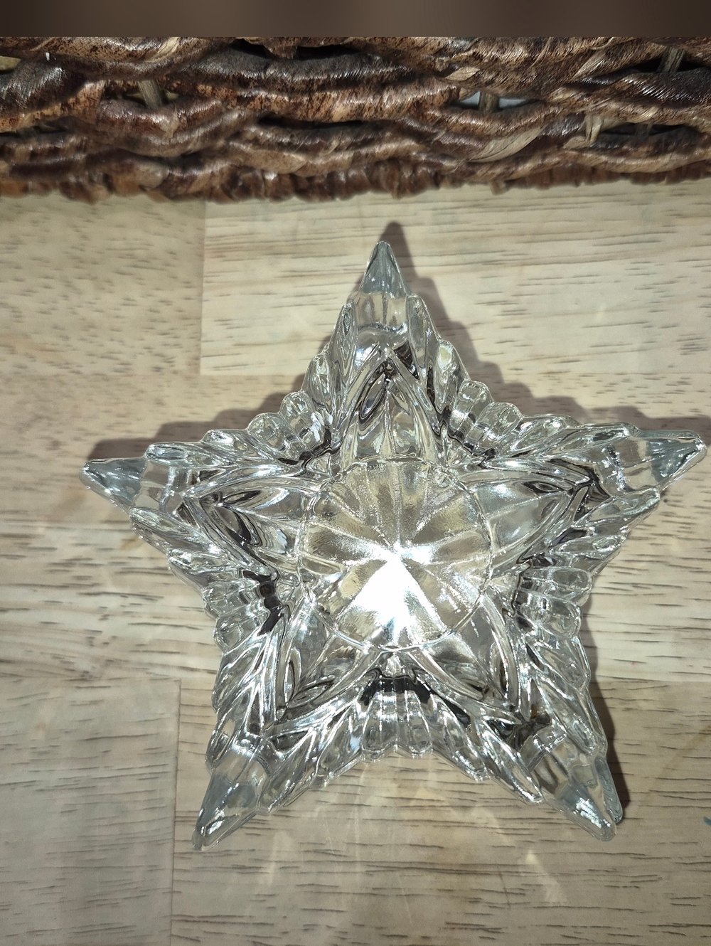 Vintage pressed Crystal glass star-shaped trinket dish, Made In Romania - Picture 4 of 4